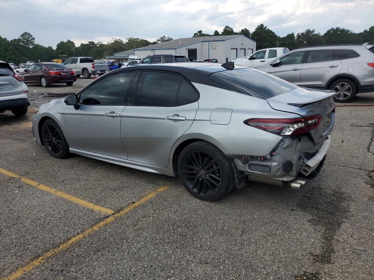 2021 Toyota Camry Xse - Фото 2