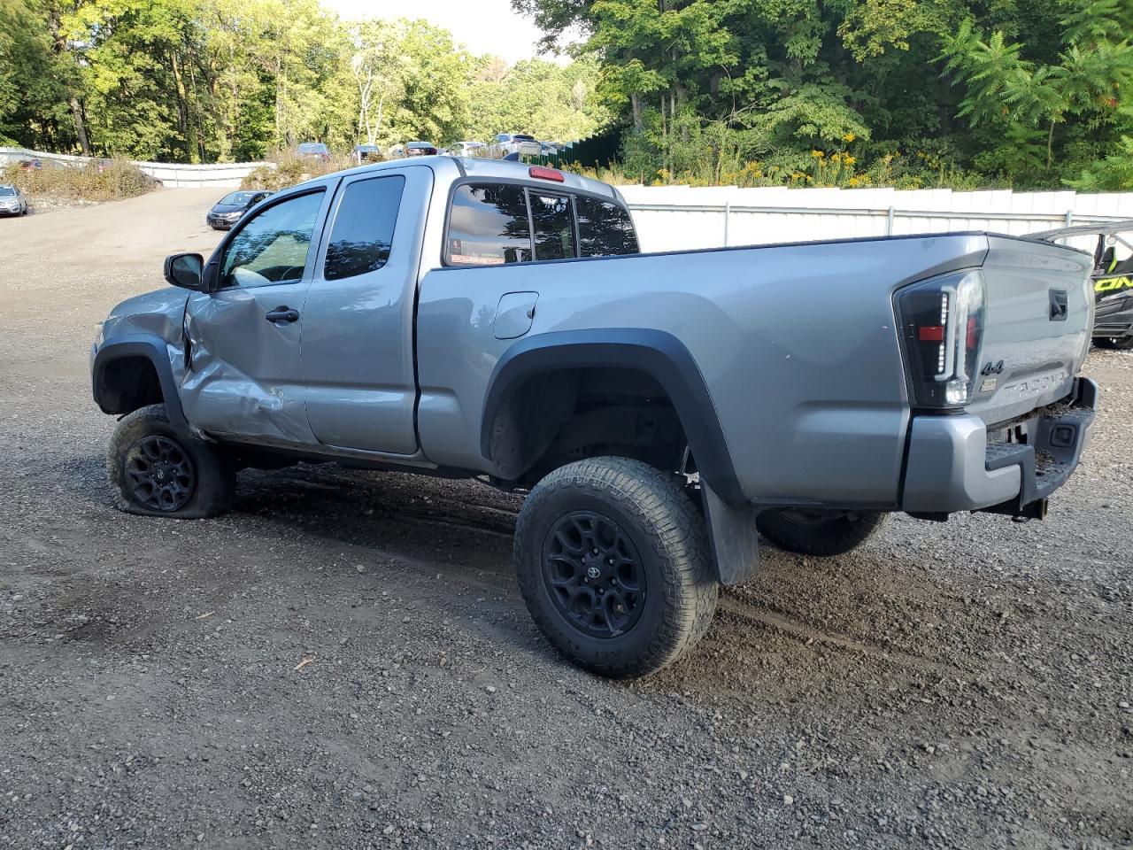 2019 Toyota Tacoma Access Cab - Image 2