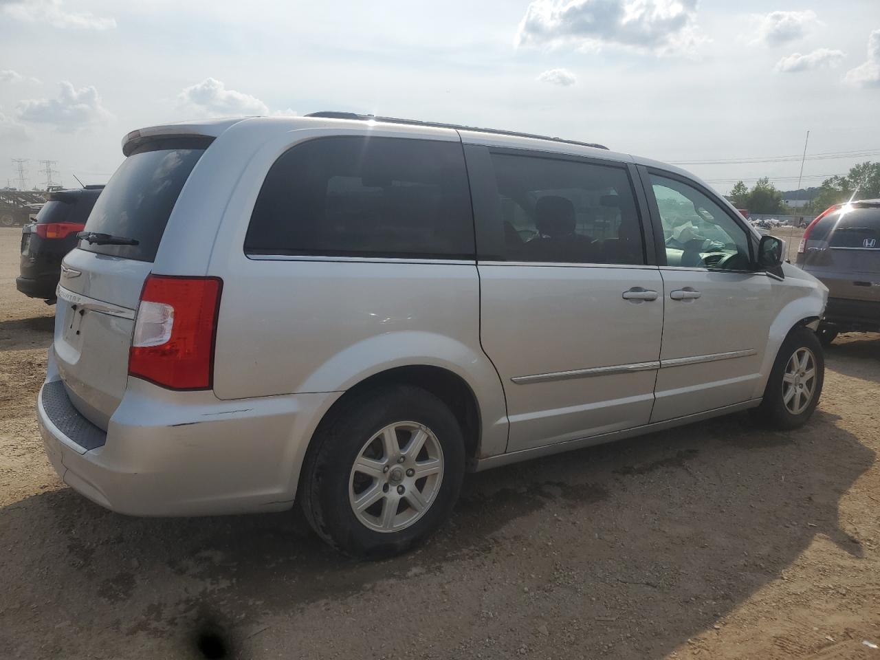 2012 Chrysler Town & Country Touring - Image 3