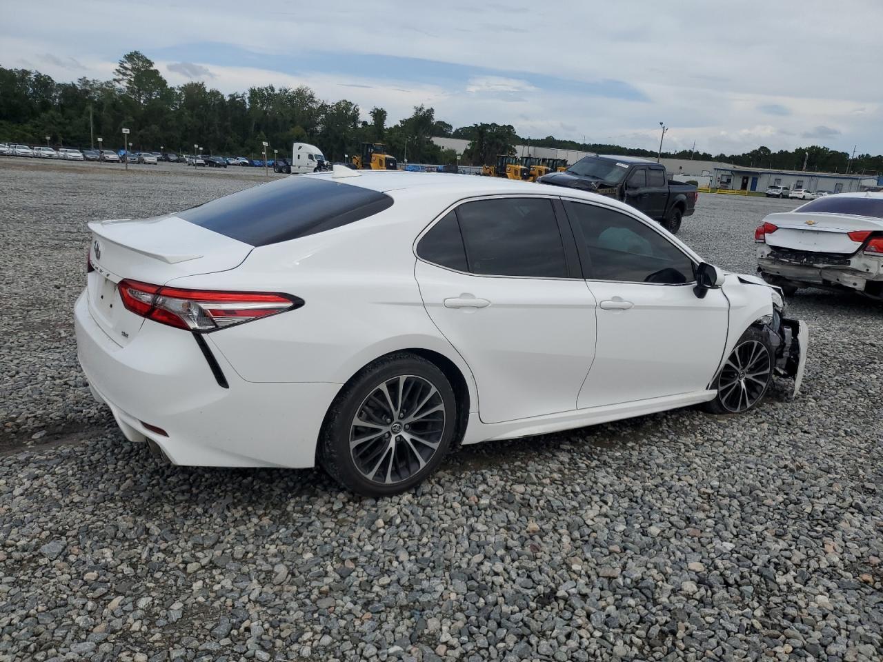 2019 Toyota Camry Se - Фото 3