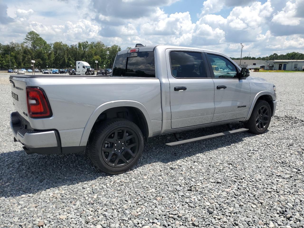 2025 Ram 1500 Laramie - Фото 3