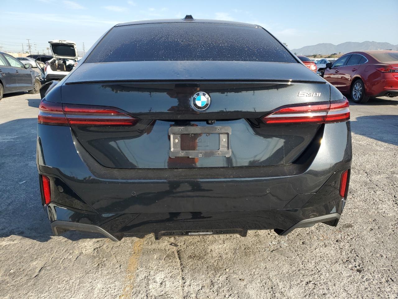 2025 BMW 530 I - Фото 6