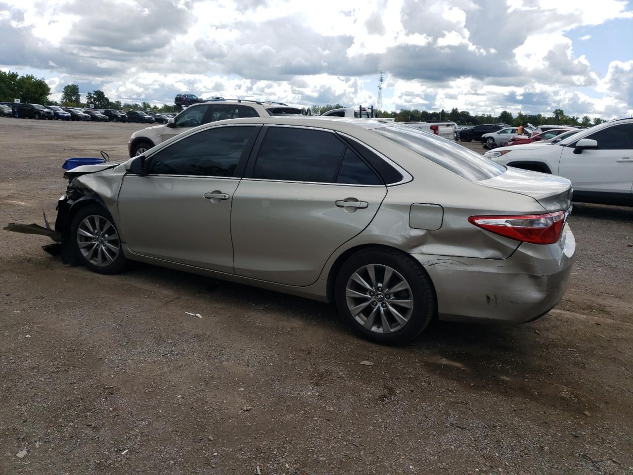 2017 Toyota Camry Le - Фото 2
