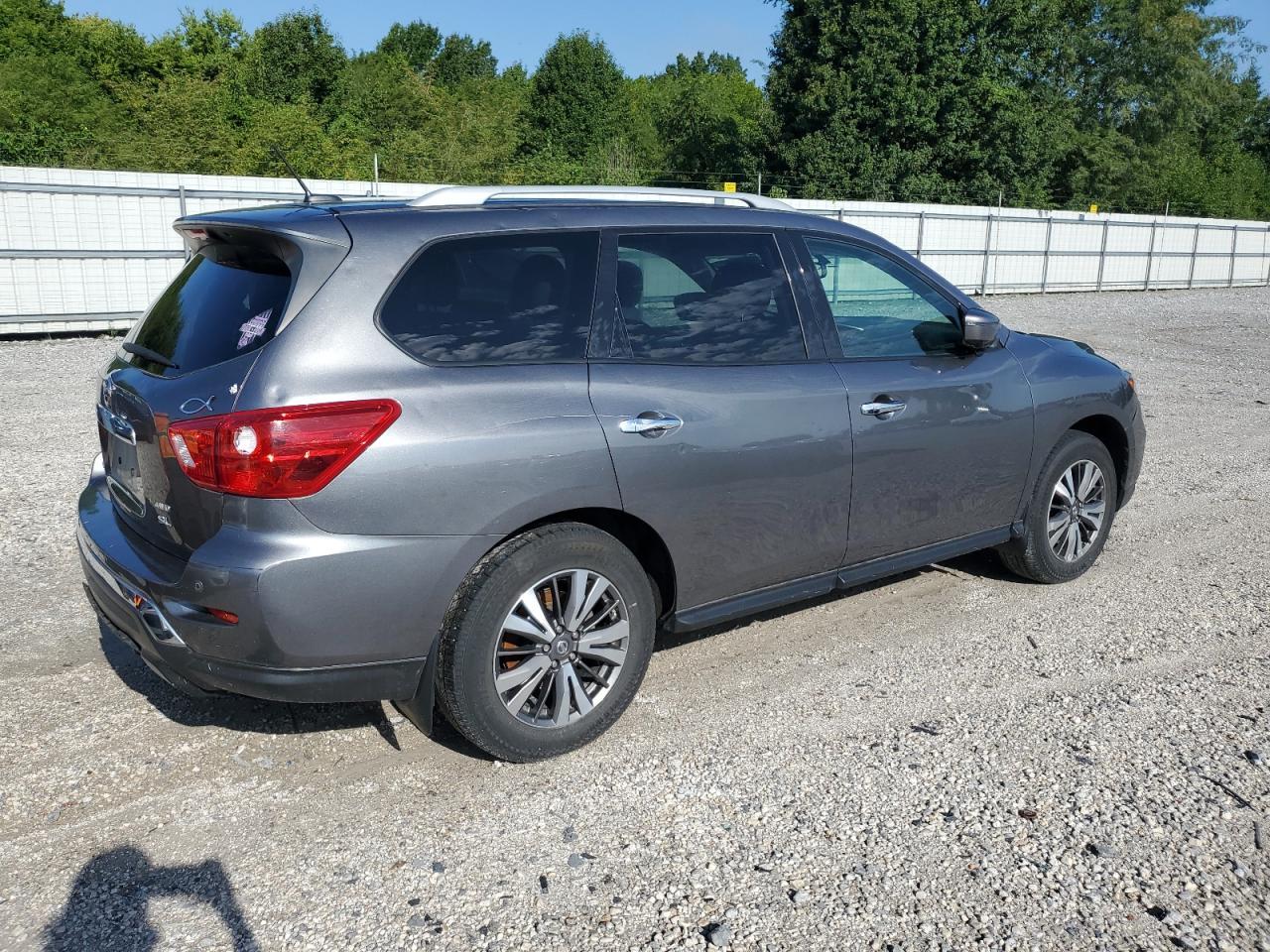 2017 Nissan Pathfinder S - Фото 3