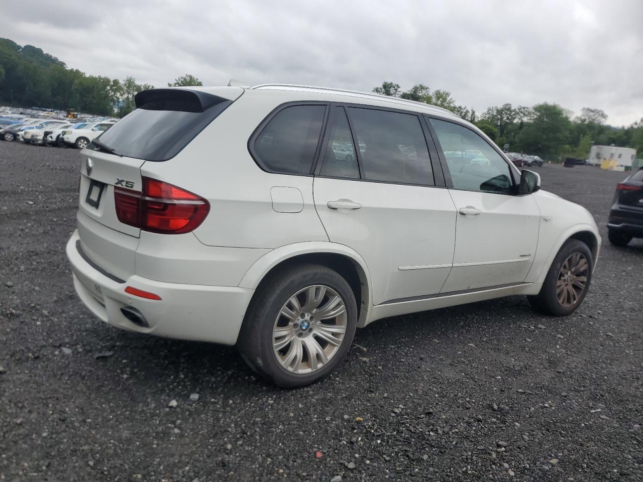 2011 BMW X5 xDrive50I - Image 3