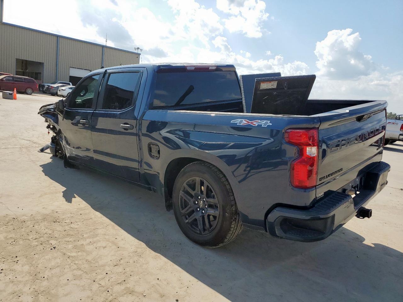 2023 Chevrolet Silverado K1500 Custom - Фото 2