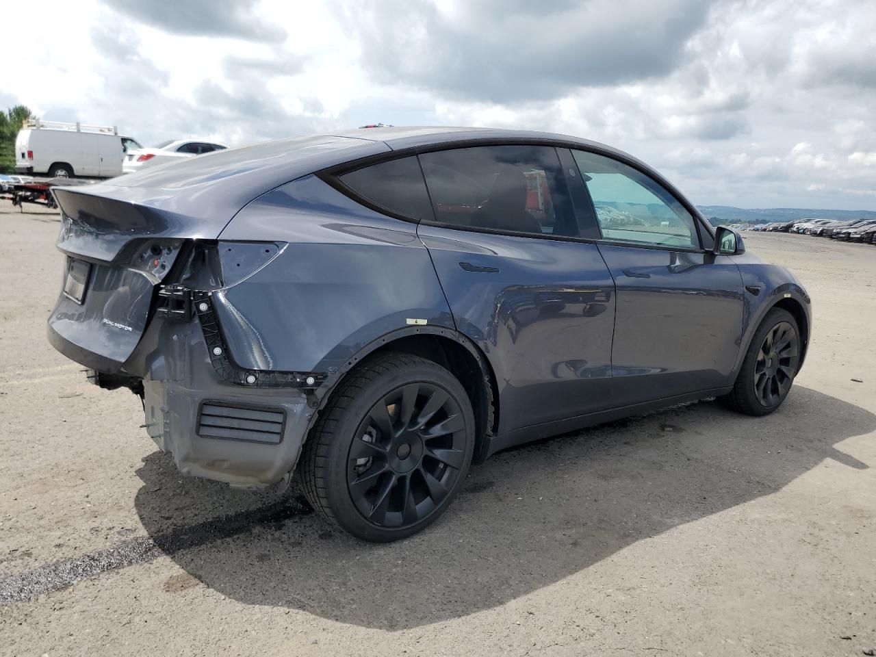 2023 Tesla Model Y - Фото 3