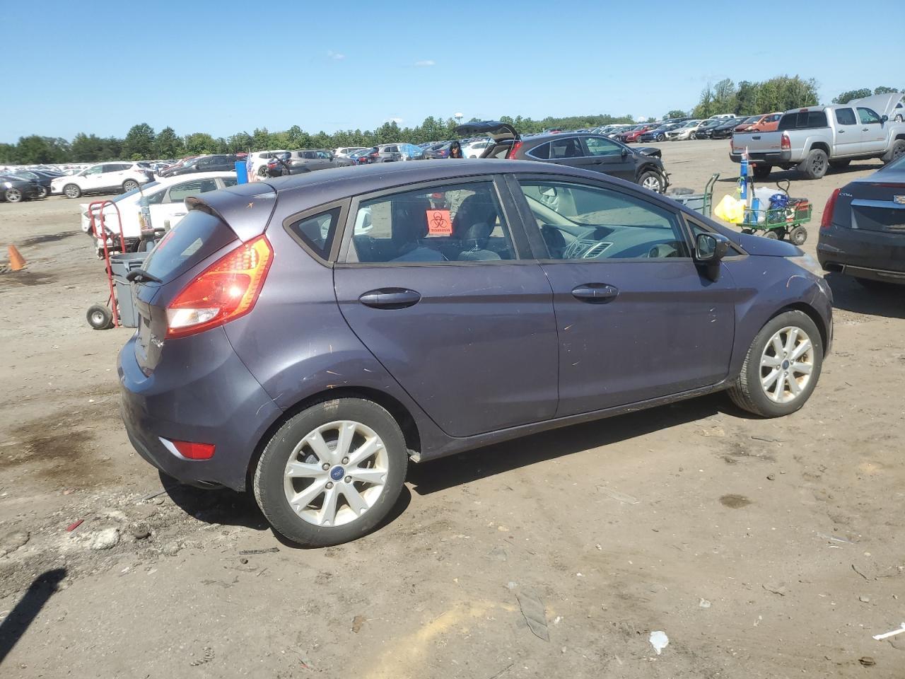 2012 Ford Fiesta Se - Image 3