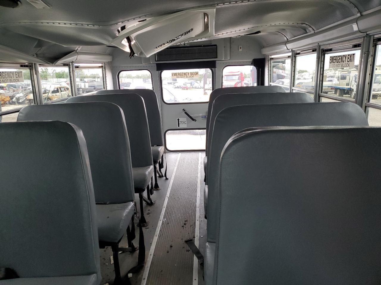 2017 Chevrolet Express G3500 - Фото 6