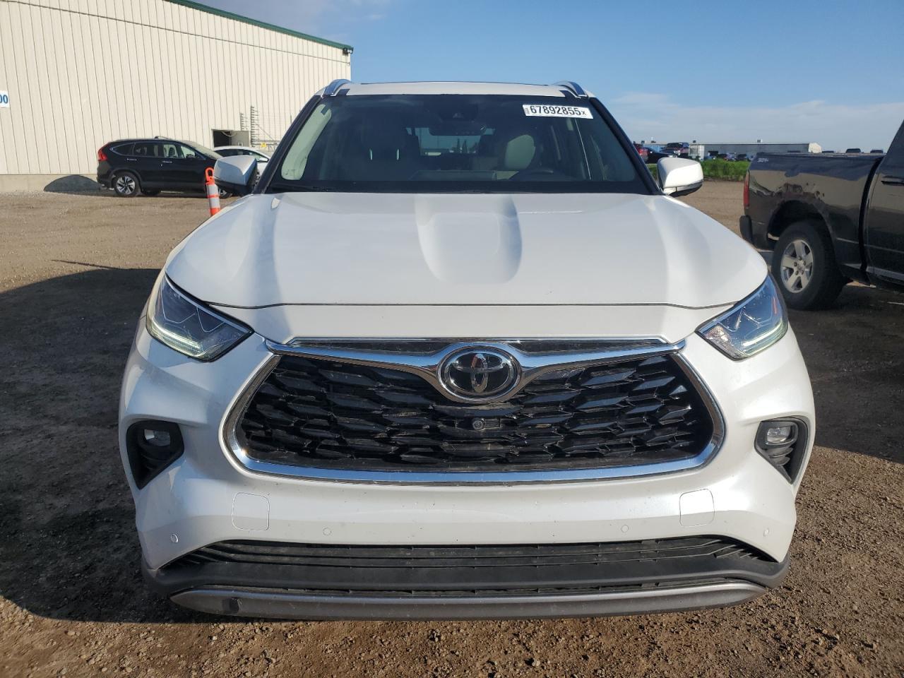 2022 Toyota Highlander Platinum - Image 5
