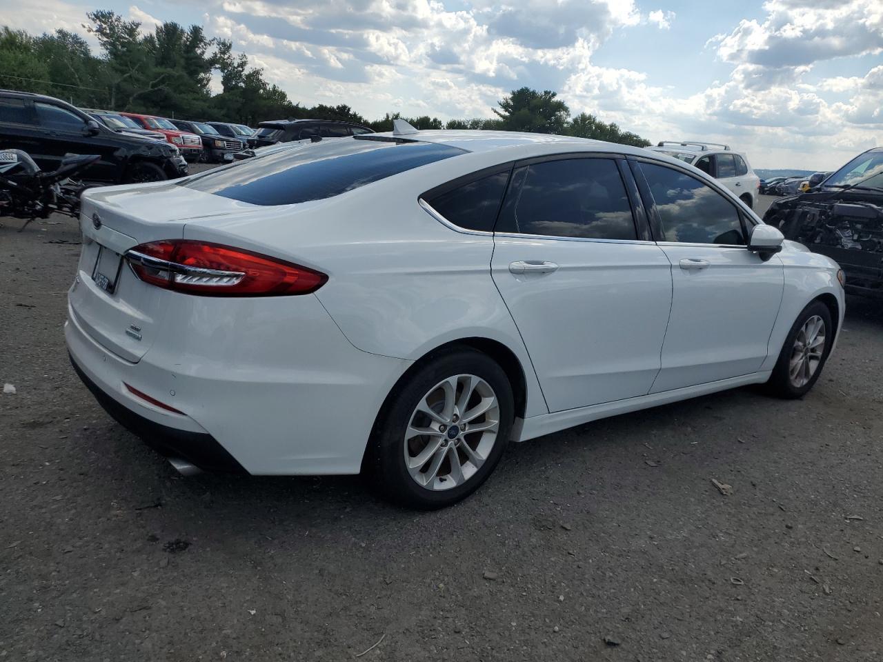 2019 Ford Fusion Se - Фото 3