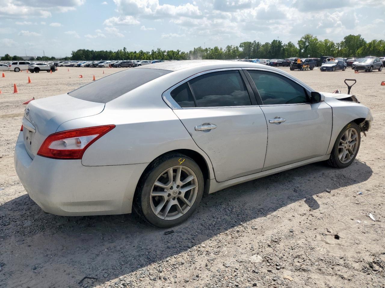 2011 Nissan Maxima S - Image 3