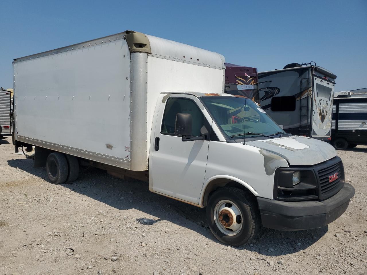 2011 GMC Savana Cutaway G3500 - Фото 4