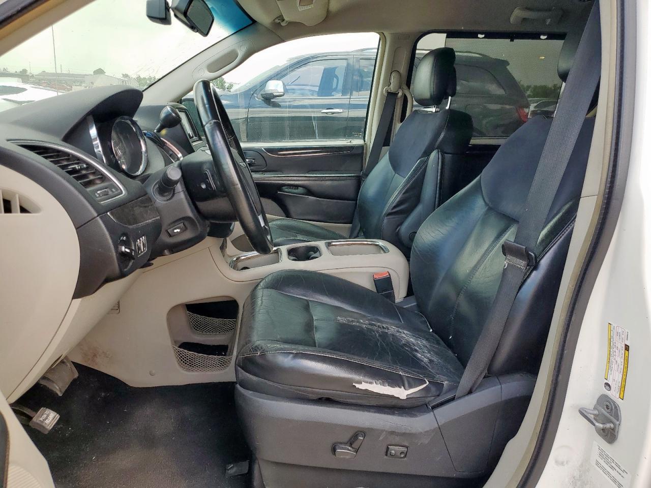 2011 Chrysler Town & Country Limited - Фото 7