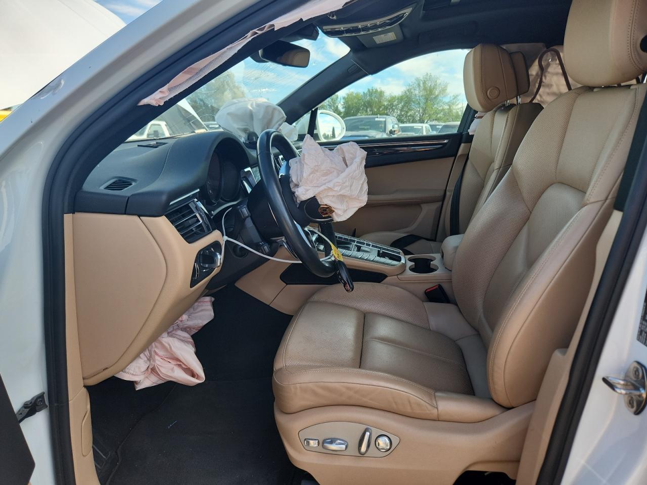 2021 Porsche Macan - Image 7