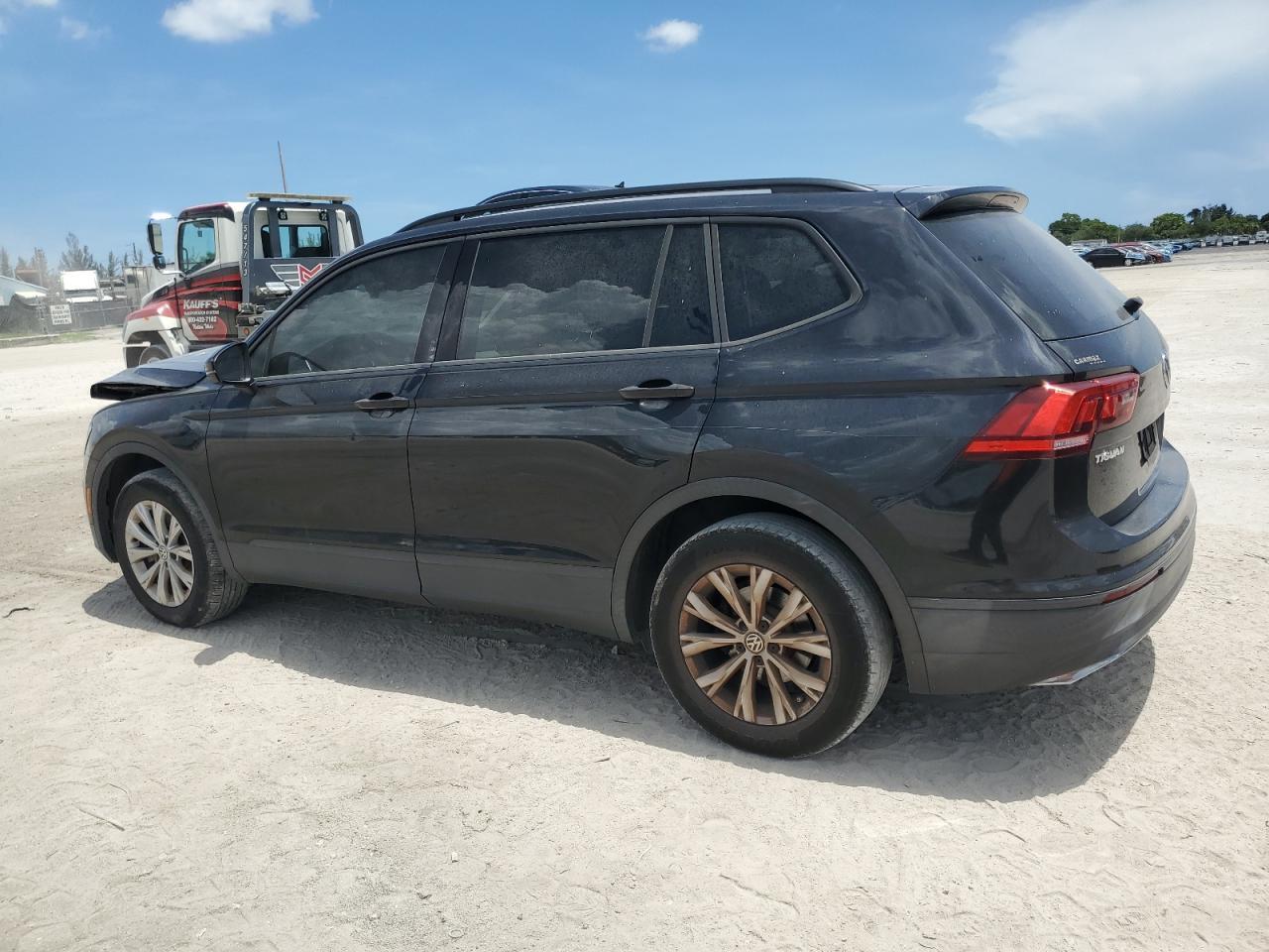 2019 Volkswagen Tiguan S - Фото 2