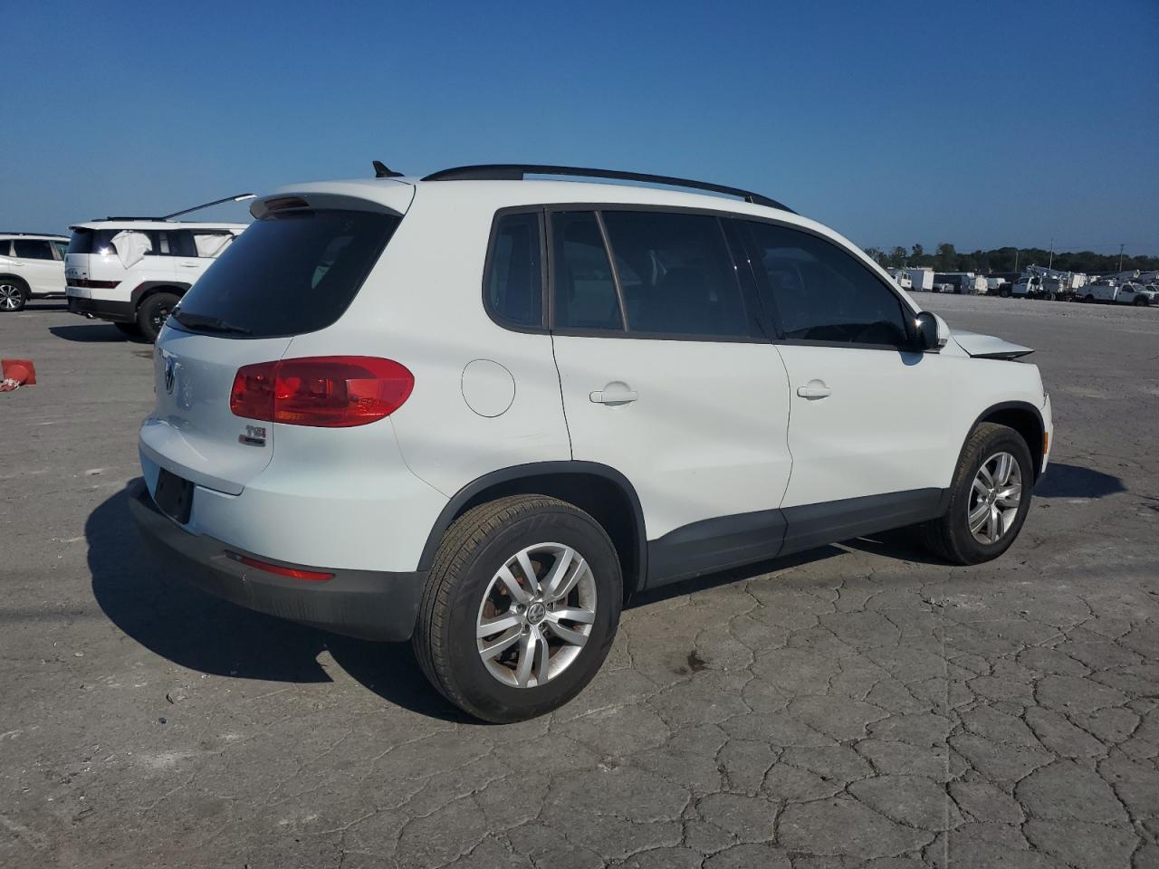 2017 Volkswagen Tiguan S - Image 3