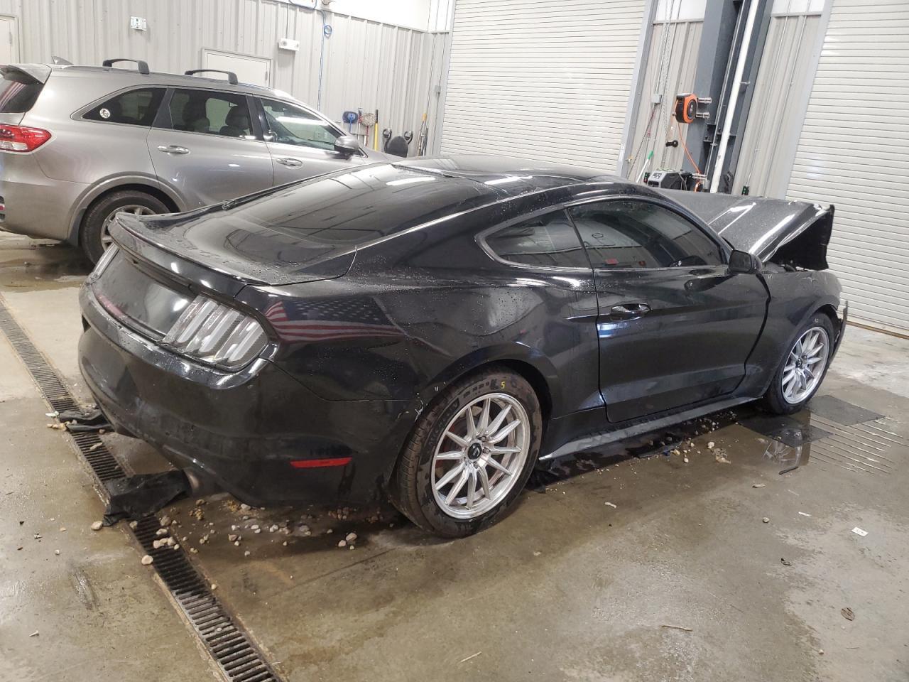 2017 Ford Mustang - Фото 3