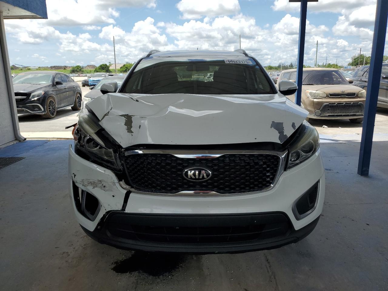 2017 Kia Sorento Lx - Image 5