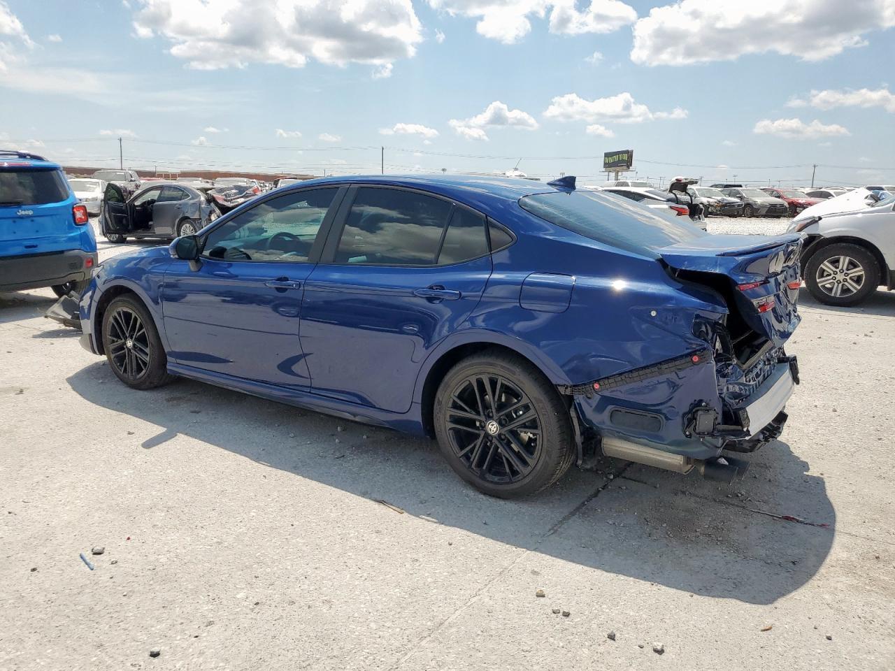 2025 Toyota Camry Xse - Фото 2
