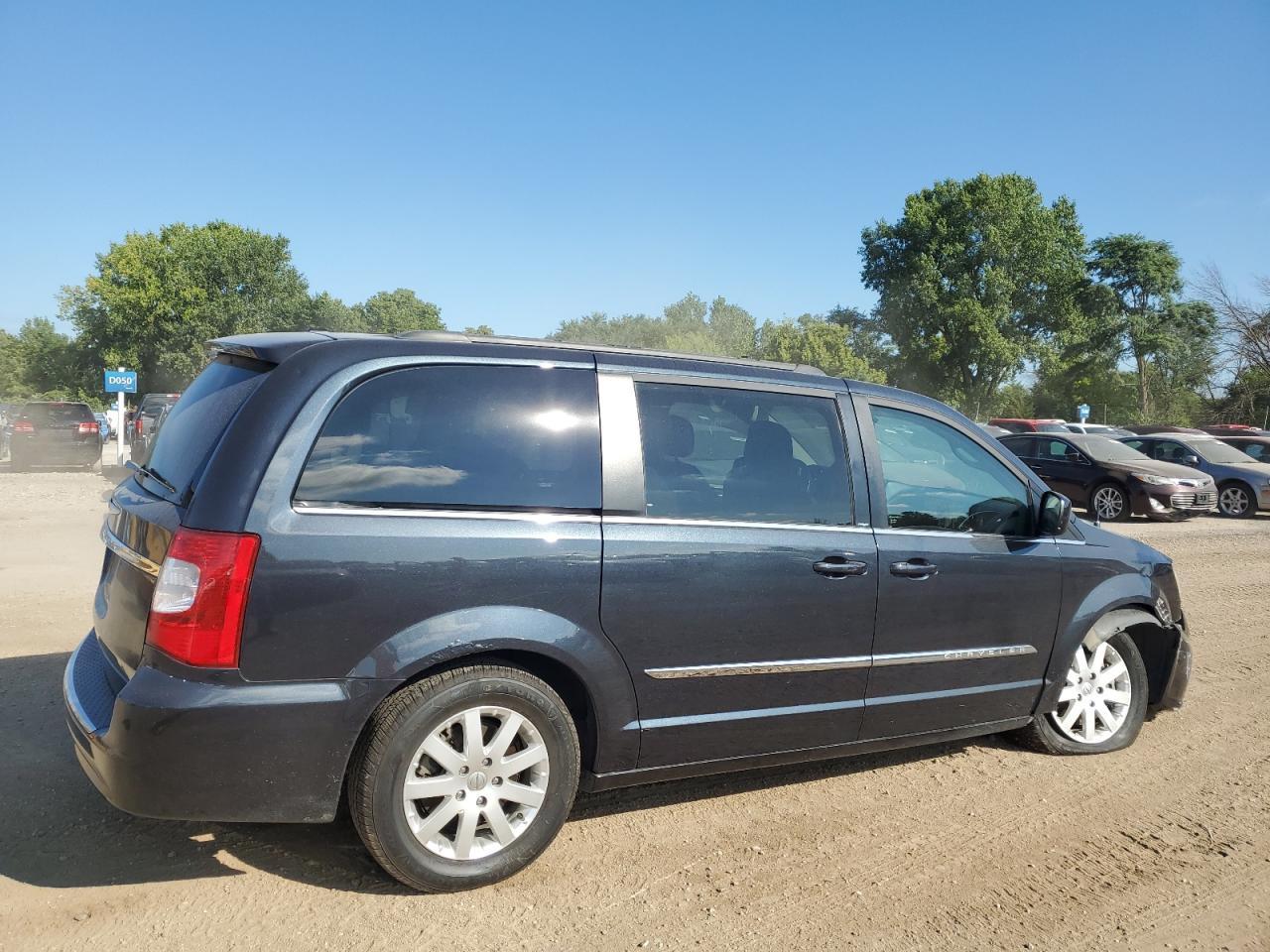 2013 Chrysler Town & Country Touring - Image 3