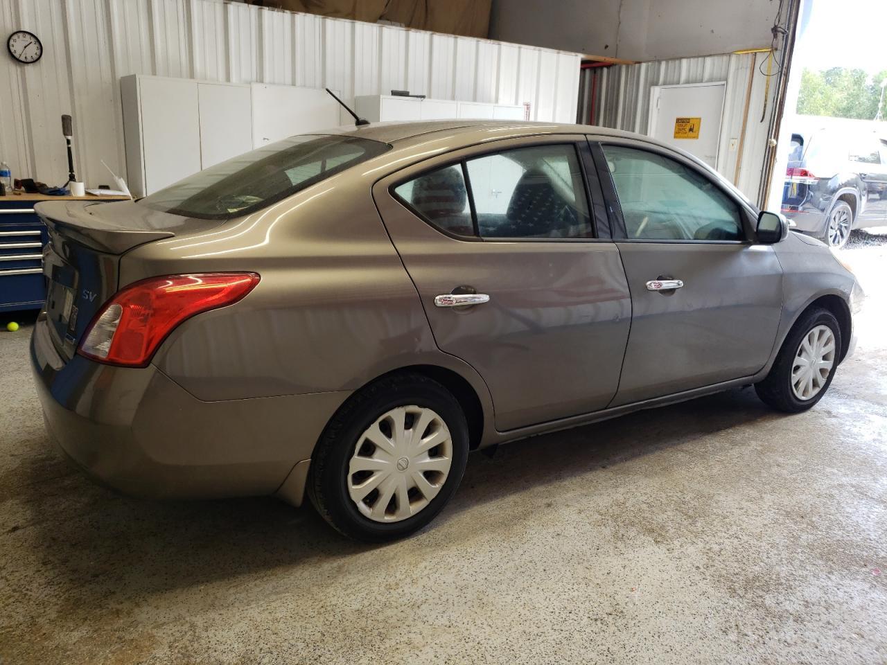 2014 Nissan Versa S - Фото 3