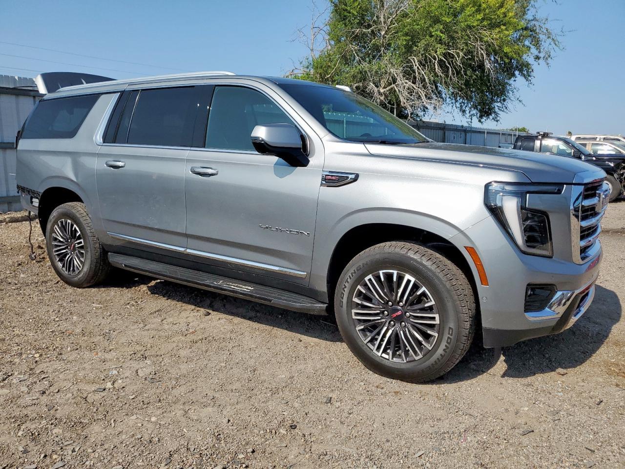 2025 GMC Yukon Xl Elevation - Image 4