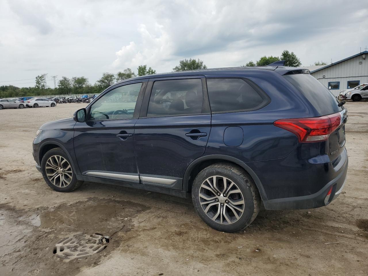 2017 Mitsubishi Outlander Se - Image 2