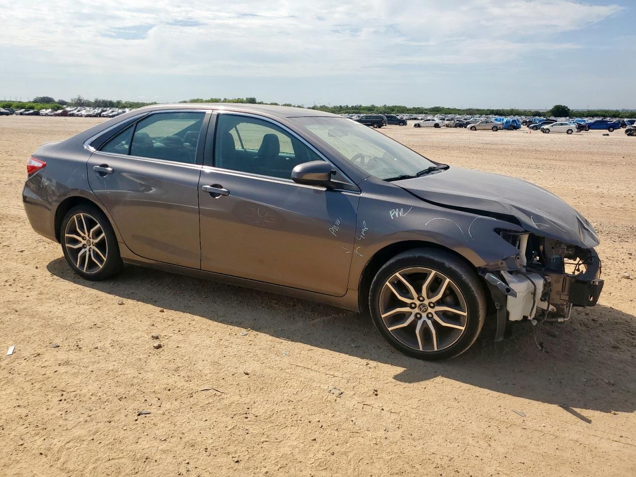 2015 Toyota Camry Le - Image 4