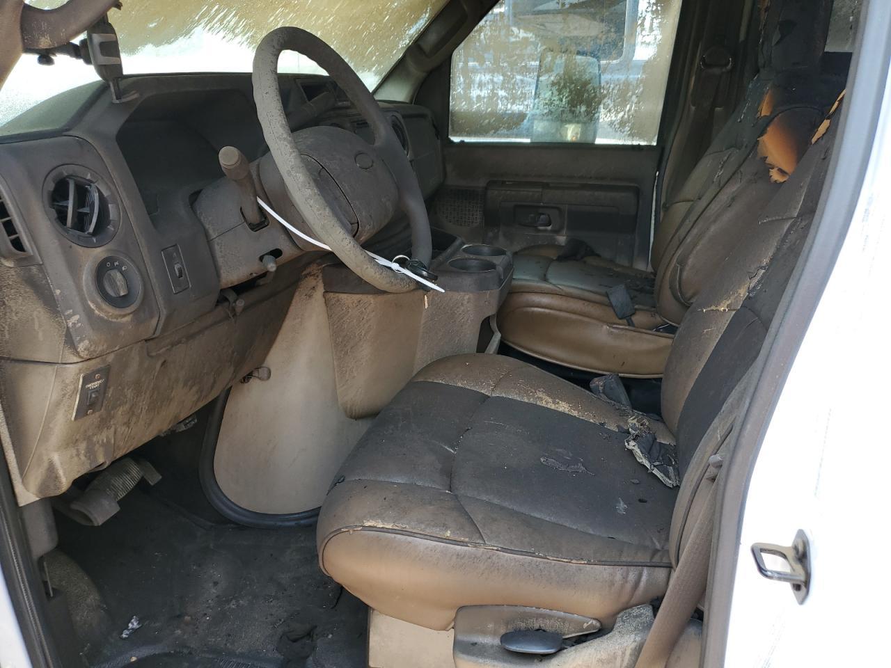 2015 Ford Econoline E450 Super Duty Cutaway Van - Image 7