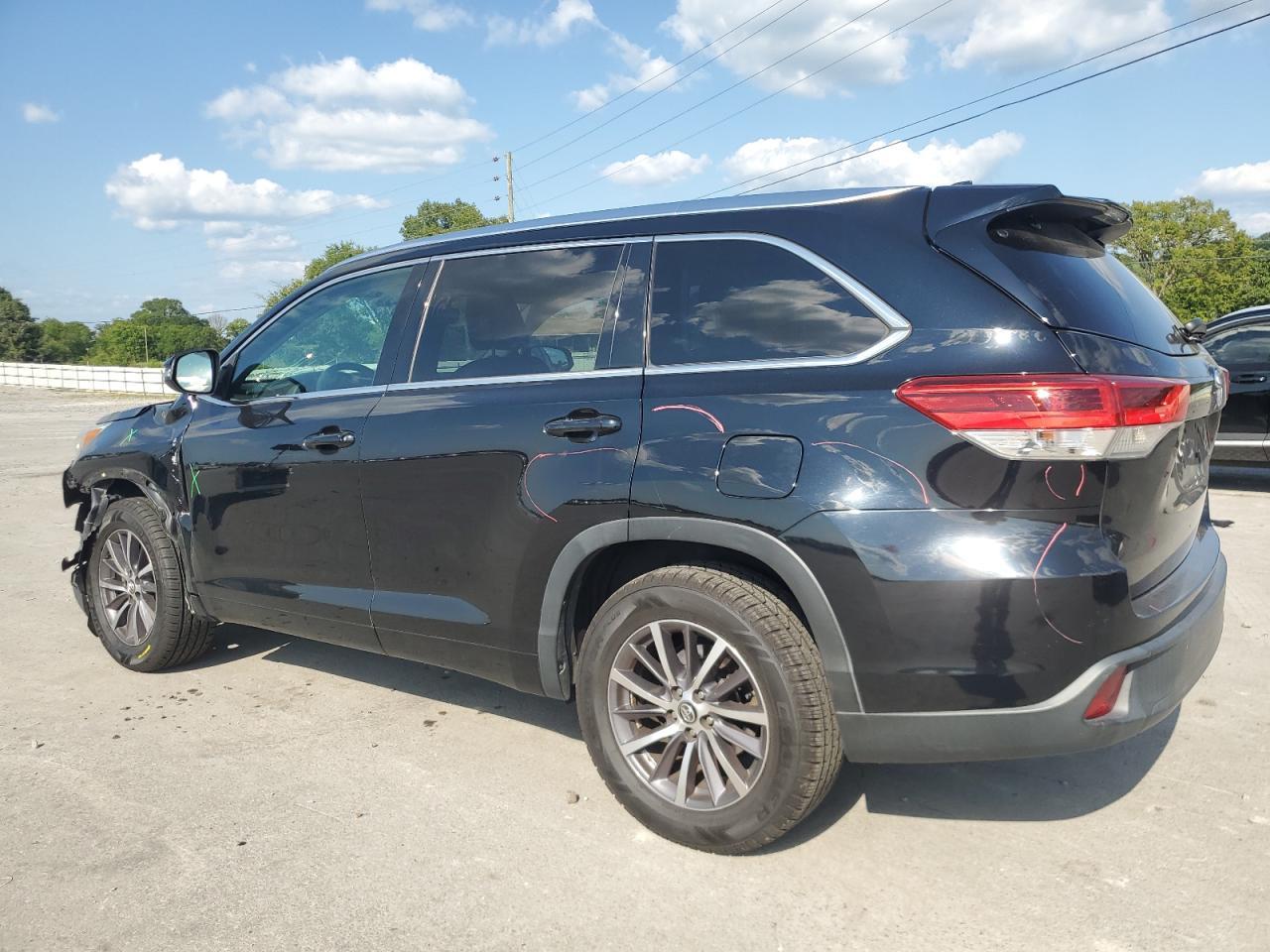 2018 Toyota Highlander Se - Image 2