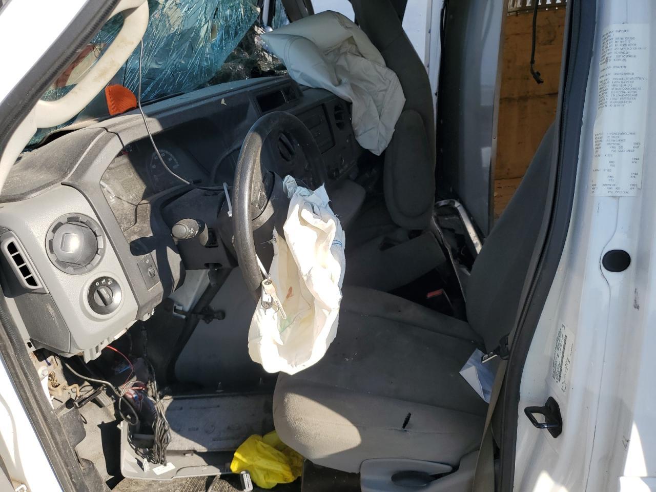 2017 Ford Econoline E350 Super Duty Cutaway Van - Фото 7