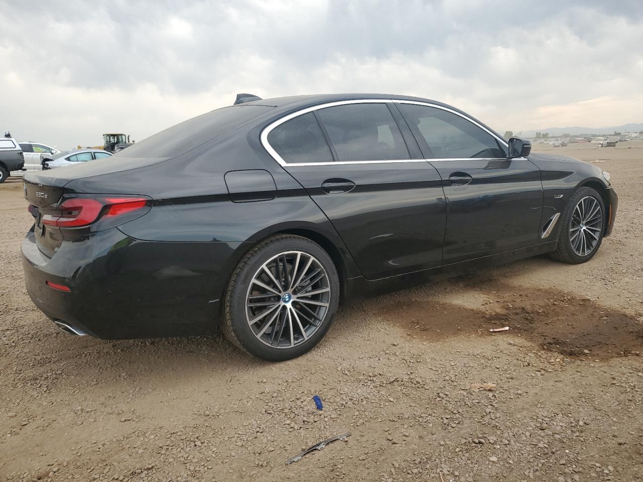 2022 BMW 530E - Фото 3