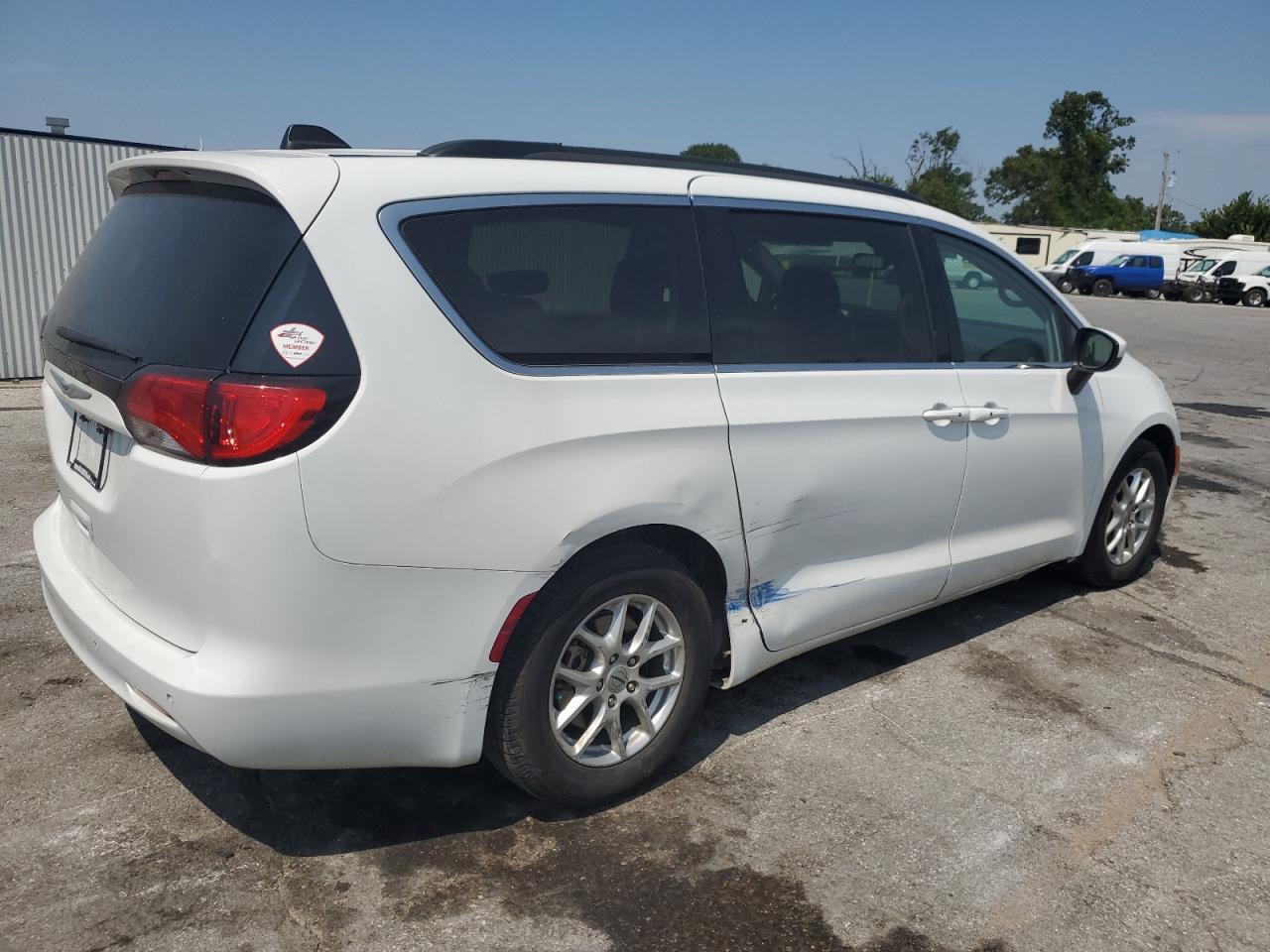 2021 Chrysler Voyager Lxi - Фото 3