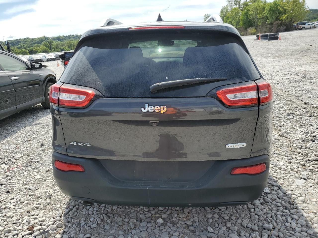 2016 Jeep Cherokee Latitude - Image 6
