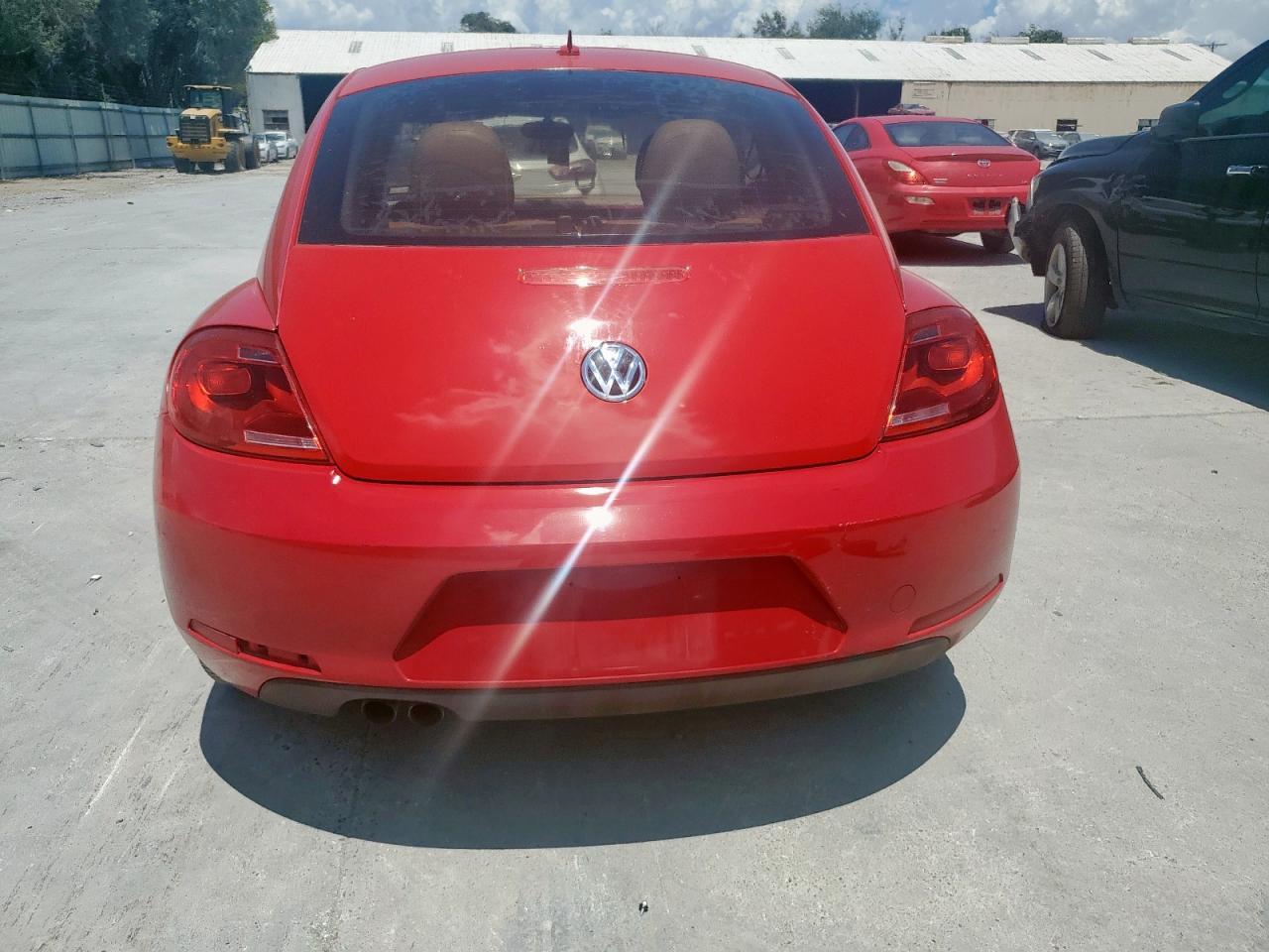 2013 Volkswagen Beetle - Фото 6