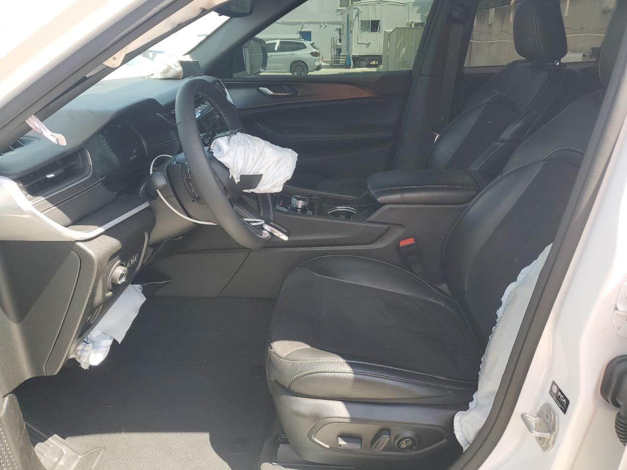 2024 Jeep Grand Cherokee Laredo - Image 7