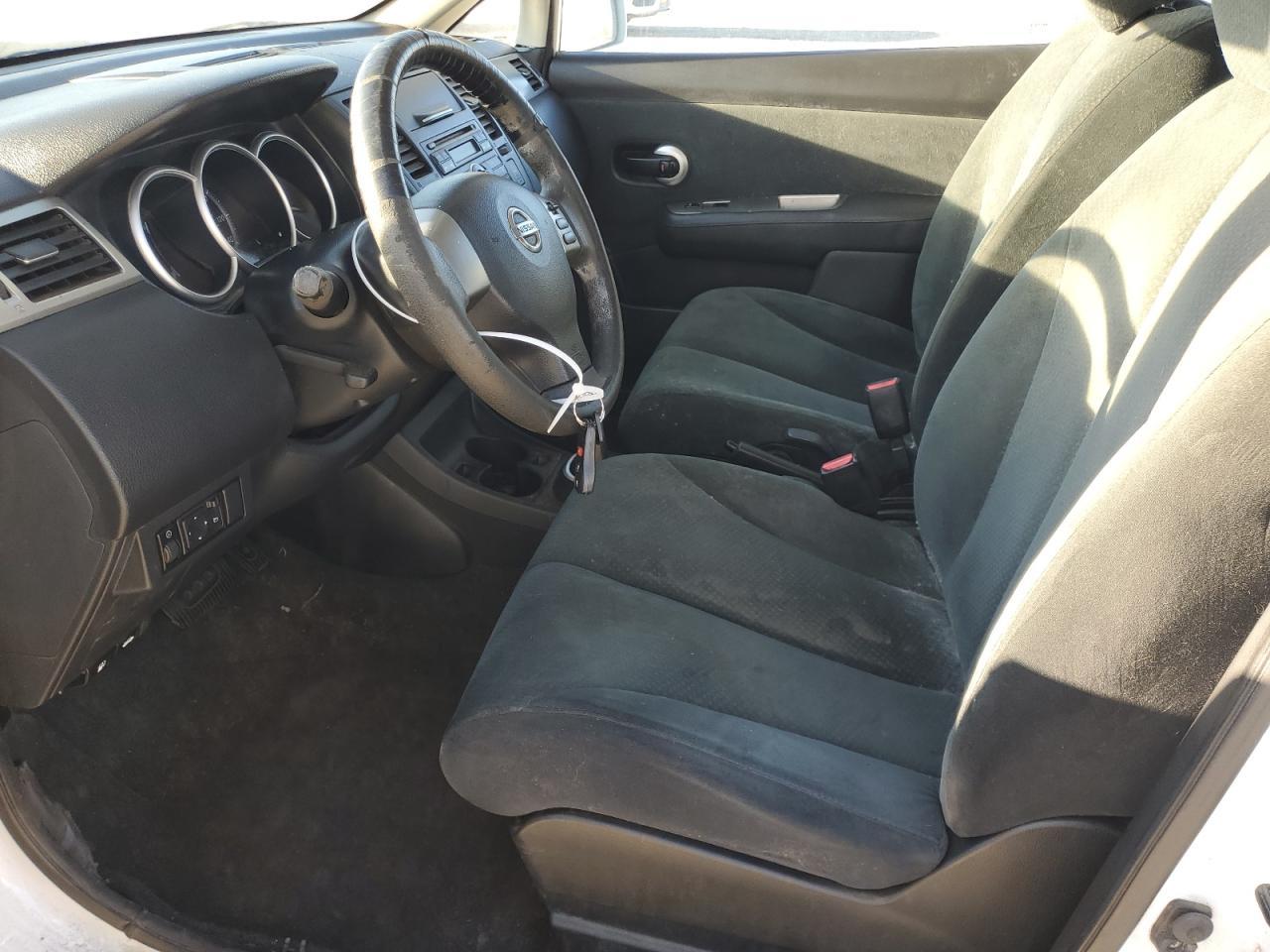 2010 Nissan Versa S - Фото 7