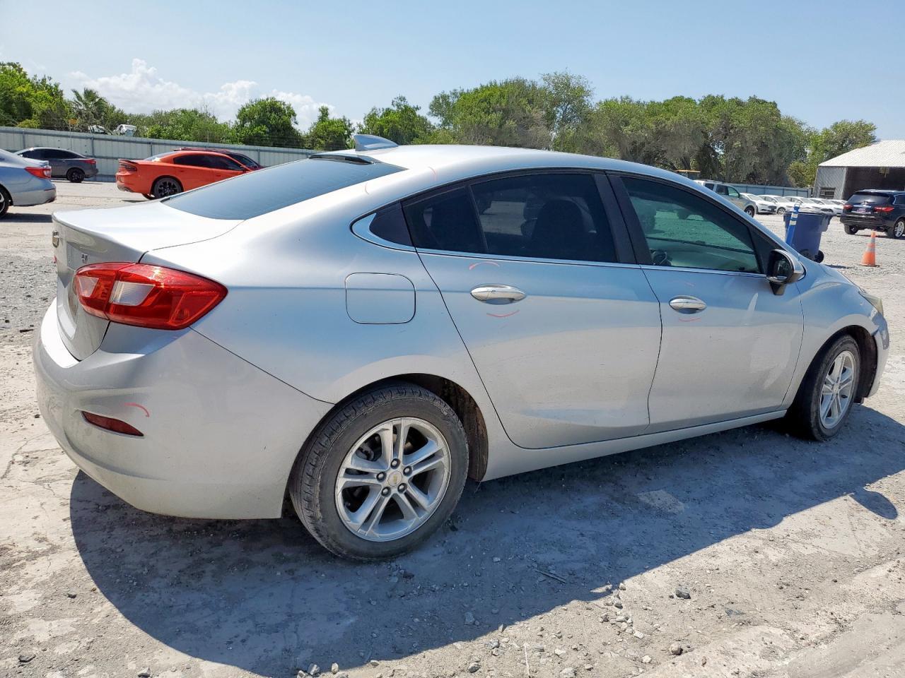 2017 Chevrolet Cruze Lt - Image 3