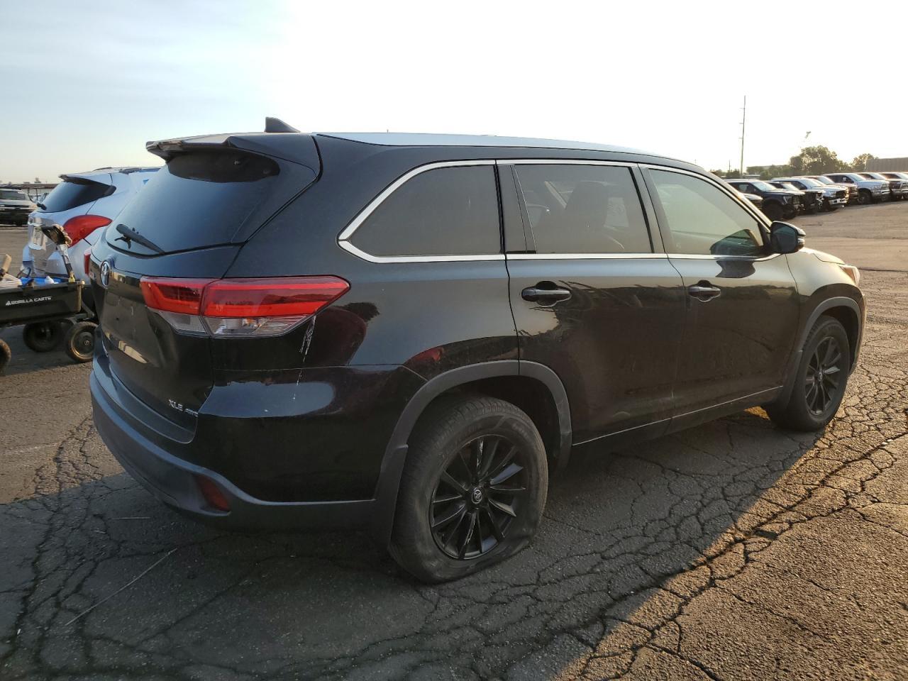 2018 Toyota Highlander Se - Фото 3