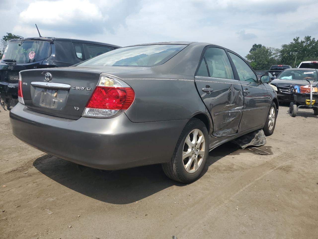 2005 Toyota Camry Le - Фото 3