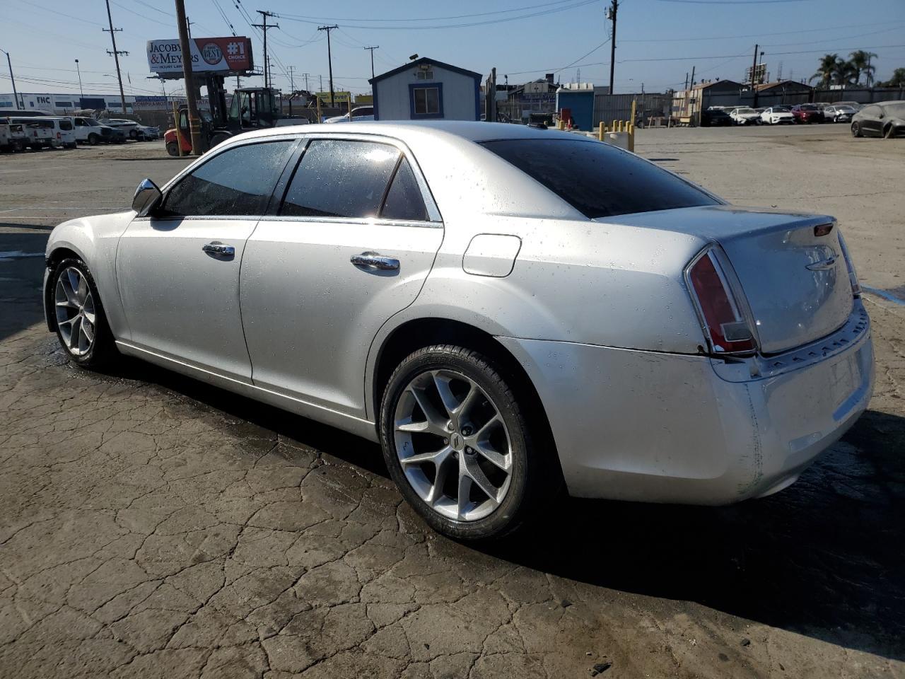 2012 Chrysler 300 Limited - Фото 2