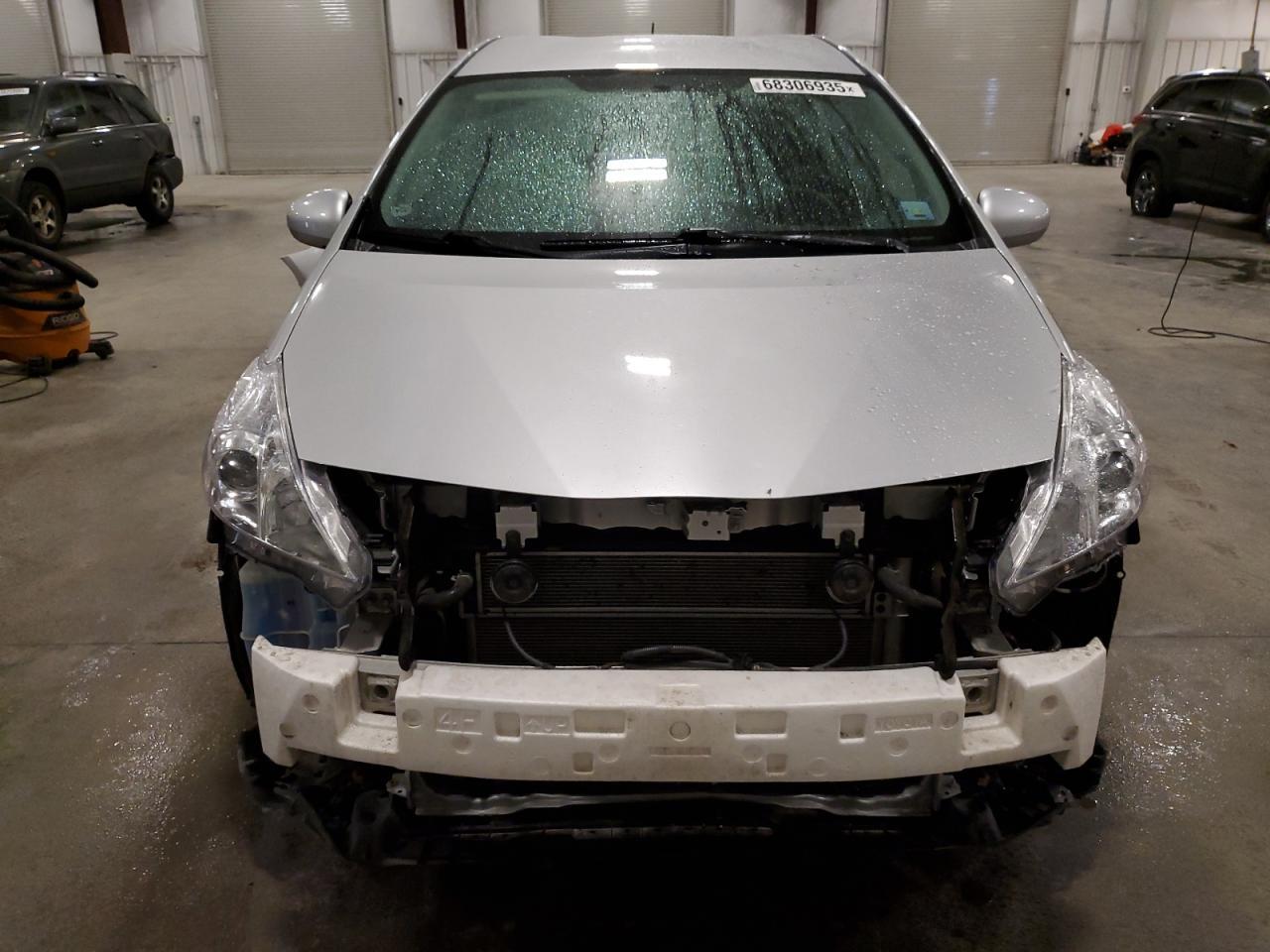 2012 Toyota Prius V - Image 5