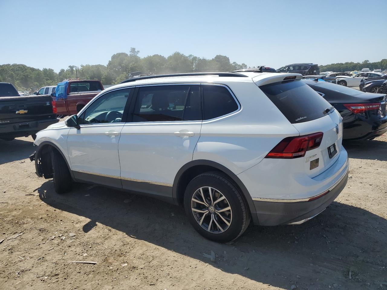 2018 Volkswagen Tiguan Se - Image 2