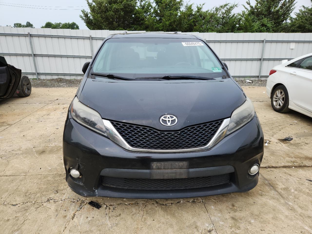 2015 Toyota Sienna Sport - Фото 5