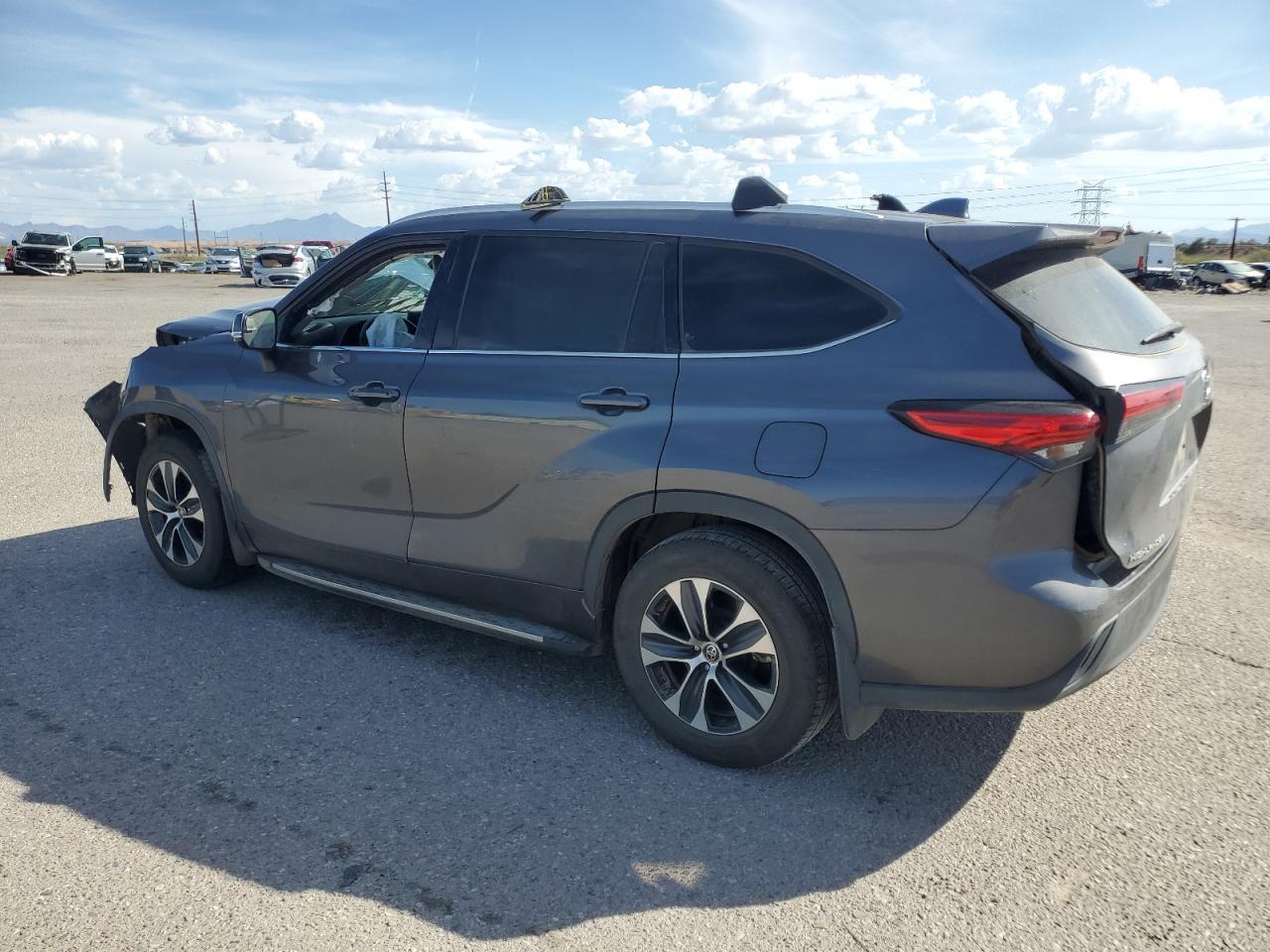 2022 Toyota Highlander Hybrid Xle - Image 2