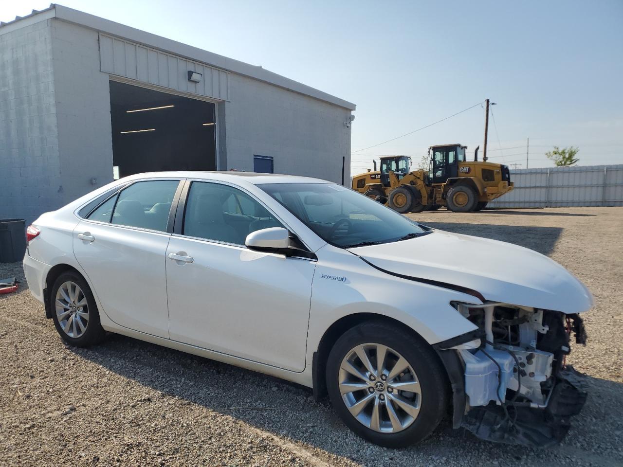2015 Toyota Camry Hybrid - Image 4