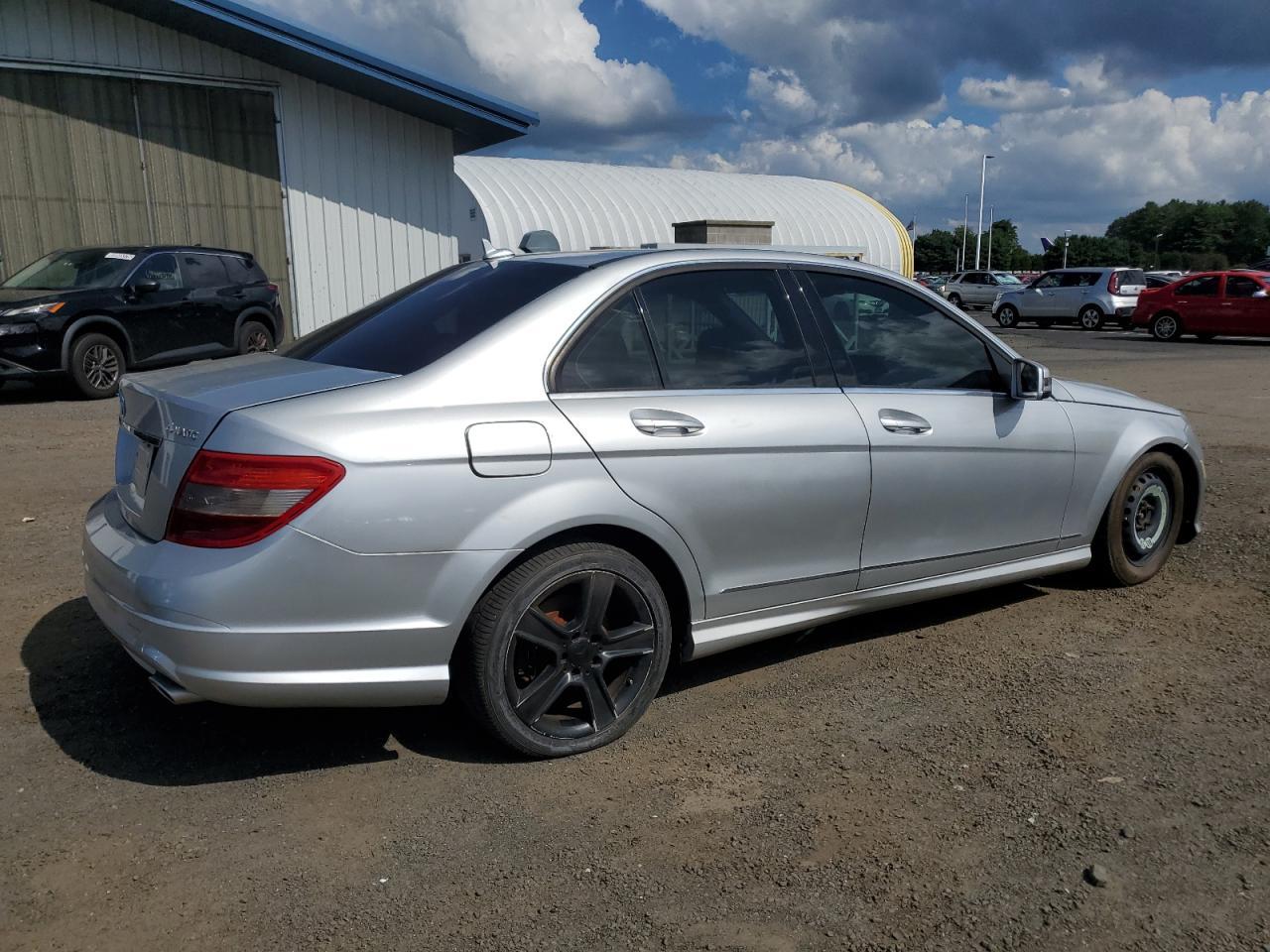 2010 Mercedes-Benz C 300 4Matic - Фото 3