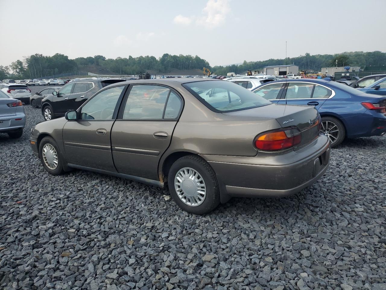 2001 Chevrolet Malibu - Фото 2