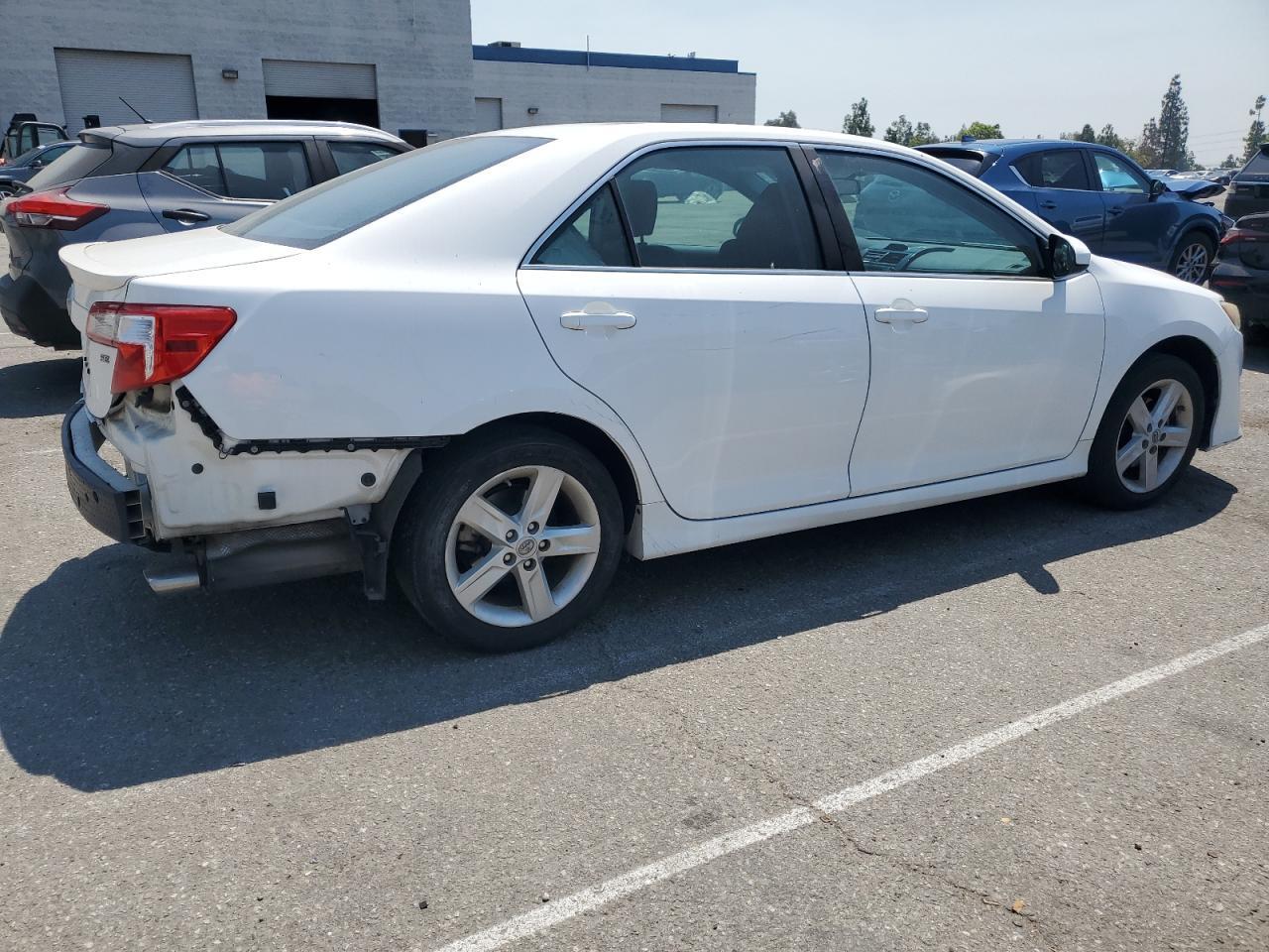 2014 Toyota Camry L - Фото 3